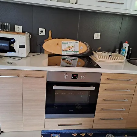 Tvoja Kucica Za Beg 2 *