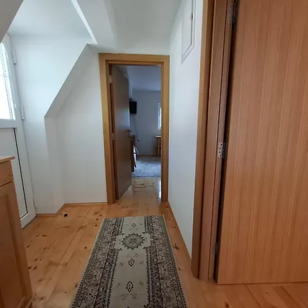 Lägenhet Tvoja Kucica Za Beg 2 *