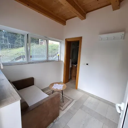 Tvoja Kucica Za Beg 2 Plesin